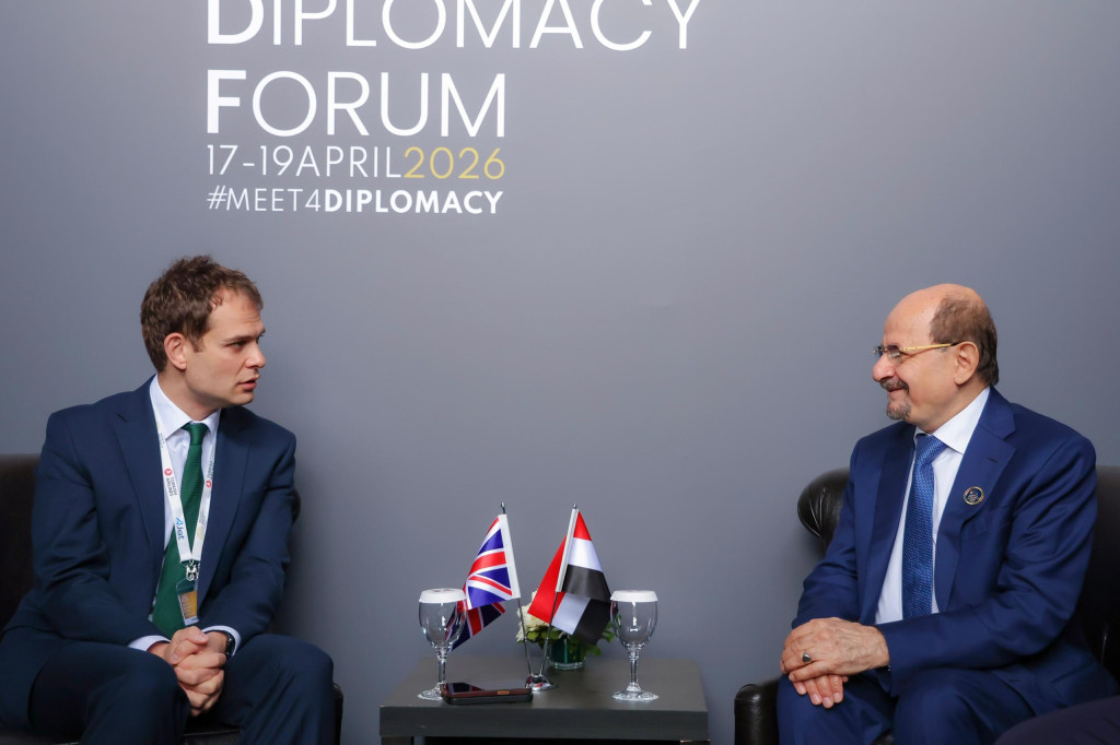 جانب من لقاء رئيس الوزراء وزير الخارجية بوزير الدولة البريطاني لشؤون الشرق الأوسط