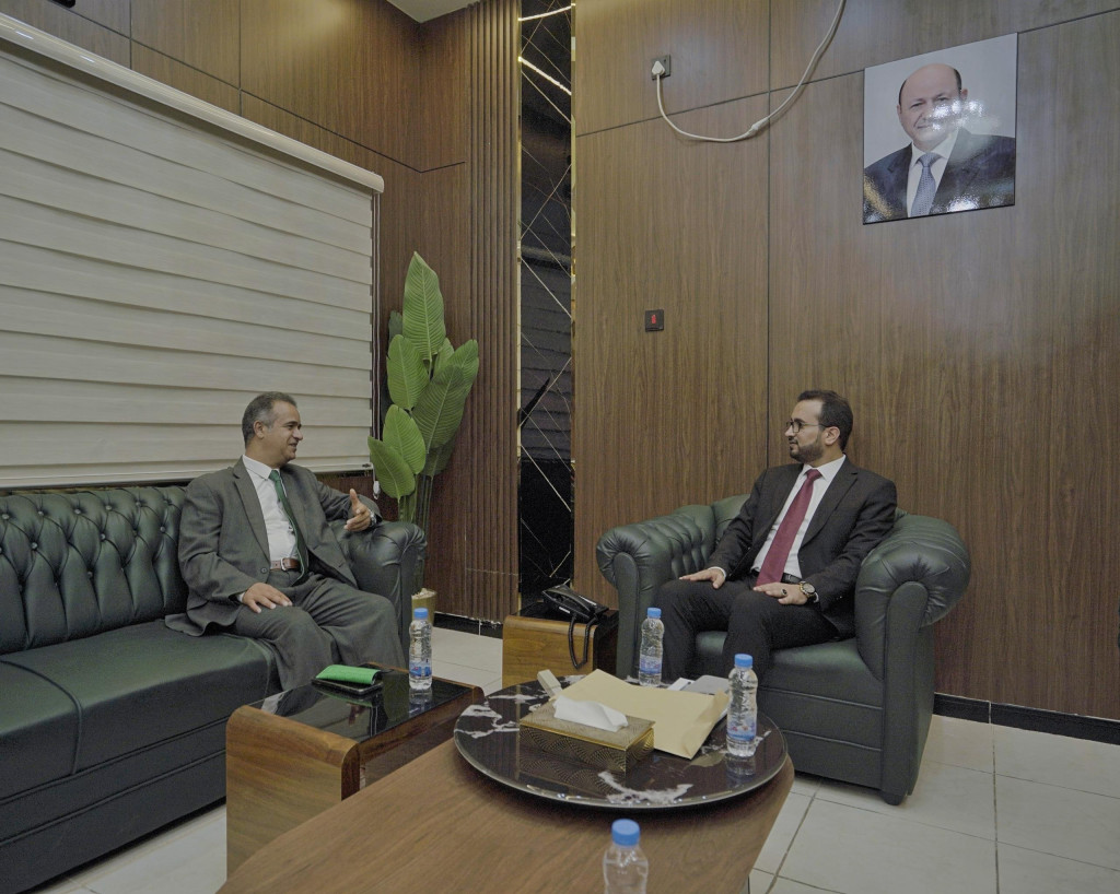 وزير الخدمة المدنية يبحث مع السفير الليبي سبل تعزيز التعاون المشترك