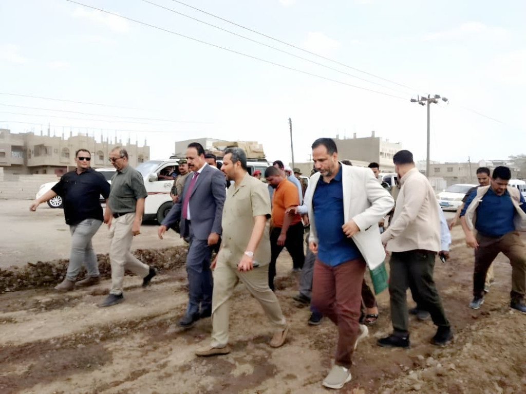 وزير الأشغال ومحافظ لحج يدشِّنان حزمة مشاريع بقطاع البنية التحتية للنقل