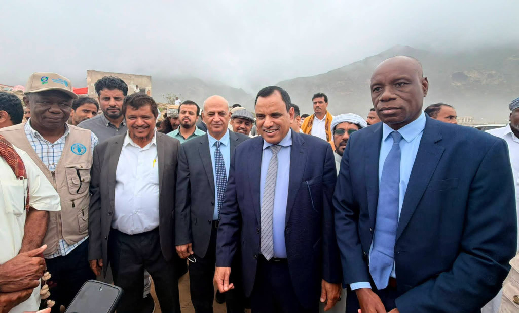 السقطري والشرجبي يفتتحان مركزي الإنزال السمكي بحوف ودمقوت ويضعان حجر الأساس لمصنع ثلج
