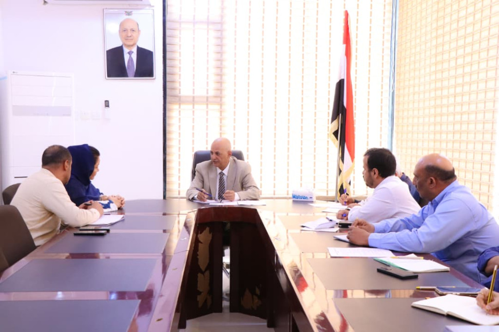 وزير المياه والبيئة يبحث مع اليونبس المشاريع المنفذة في عدد من المحافظات