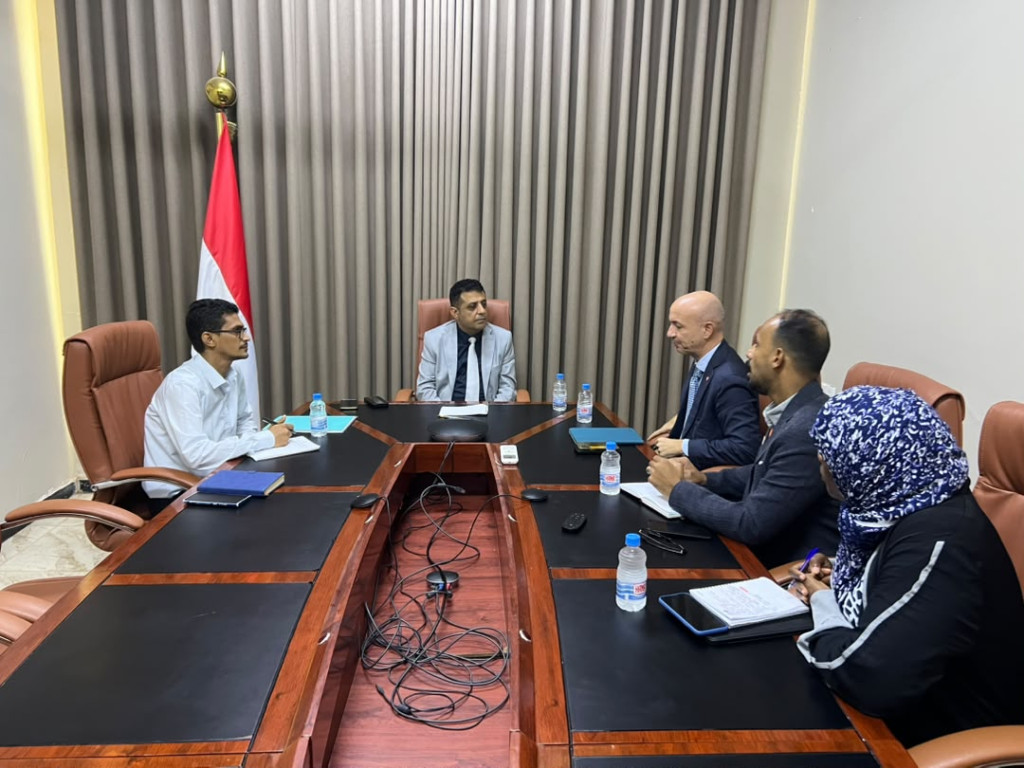 وزير الدولة المعني بالنزوح والهجرة يبحث مع ممثل صندوق الأمم المتحدة للسكان تعزيز الاستجابة الإنسانية