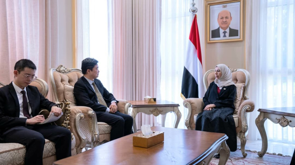 وزيرة الخارجية تبحث مع القائم بالأعمال الصيني تعزيز التعاون الثنائي وأمن الملاحة في البحر الأحمر