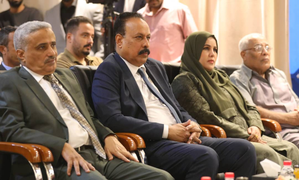 وزير الأشغال العامة والطرق يدشن ورشة حول تعزيز المرونة المجتمعية في عدن
