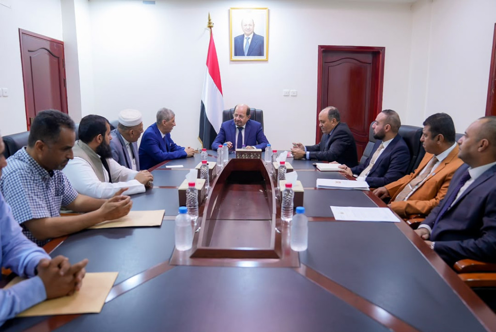 رئيس الوزراء يشدد على توحيد الجهود لحماية الجبهة الاقتصادية وتأمين احتياجات المواطنين