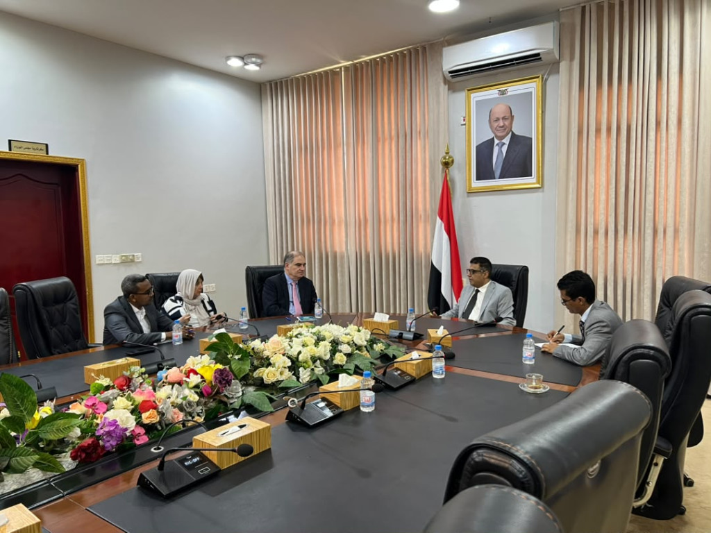 وزير الدولة يبحث مع مستشار وكيل الأمين العام للأمم المتحدة سبل تسريع الاستجابة ومواجهة طوارئ النزوح