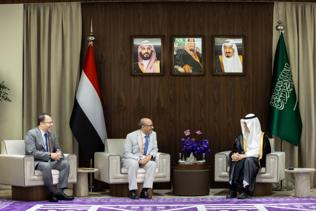 وزيرا النفط والكهرباء يبحثان مع وزير الطاقة السعودي تعزيز التعاون في مجالات النفط والطاقة